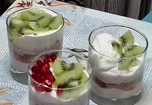 Салат-коктейль с йогуртом. Коктейли для кормящих мам